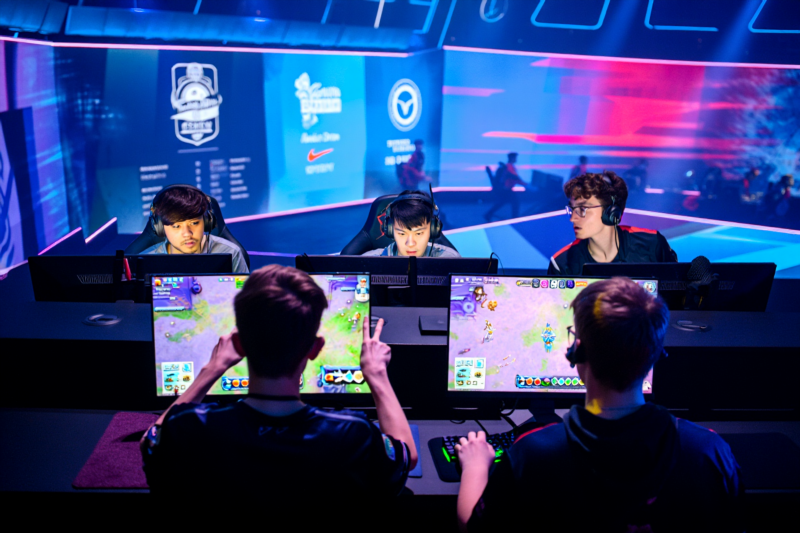 Почему Dota 2 остается популярной после десяти лет игры